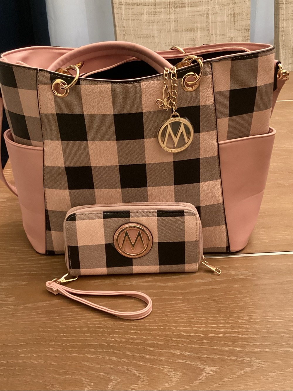 Women’s beautiful pink plaid purse and wallet set